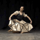 Mujer bailando danza española tradicional