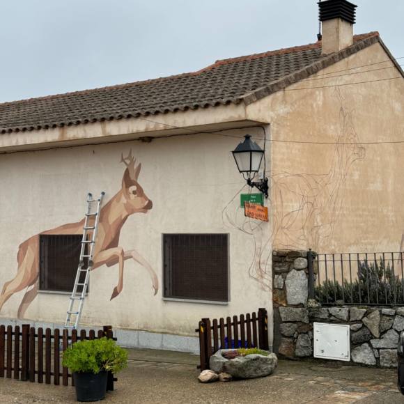 Nuevo mural en el Bar Social de Las Navas de Buitrago con el proyecto Paredes que Hablan. navas
